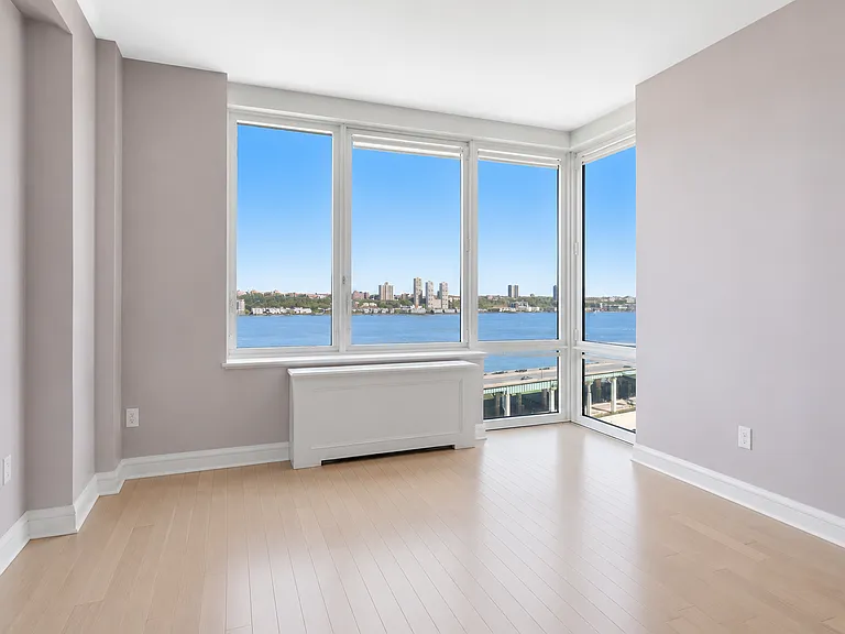 80 Riverside Blvd #12B — Photo 3