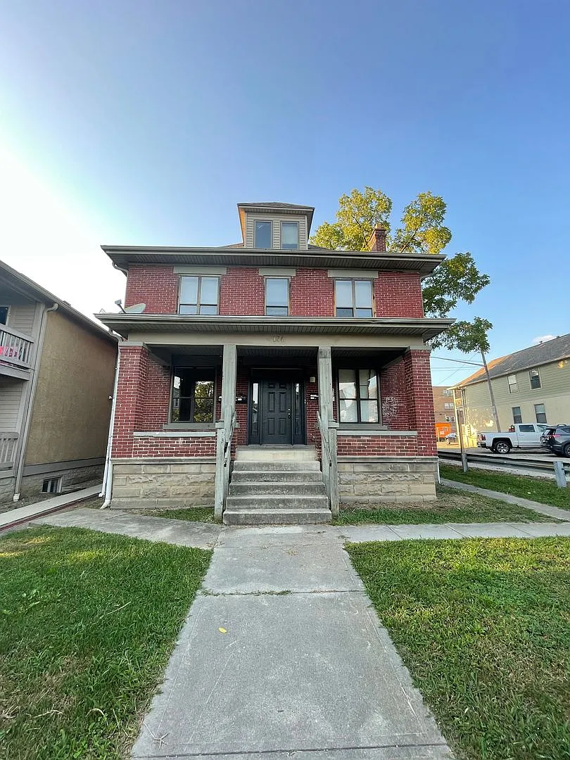 (34) 194 E. 14th Avenue — Photo 1