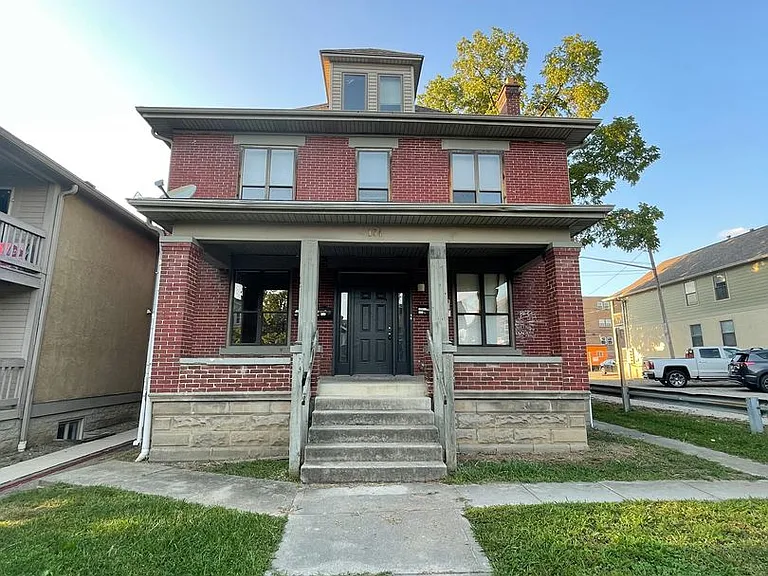 194 E 14th Ave — Photo 1