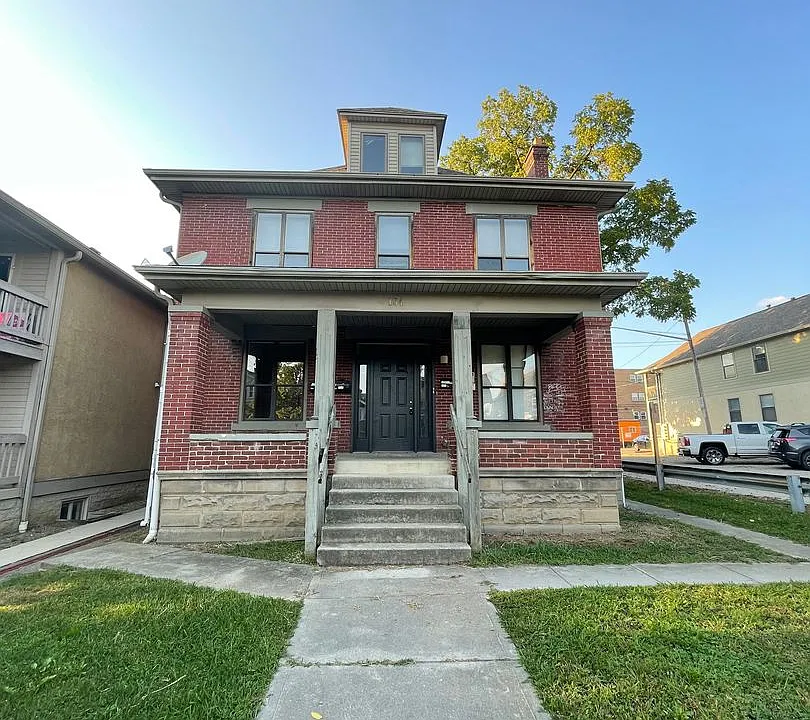 194 E 14th Ave