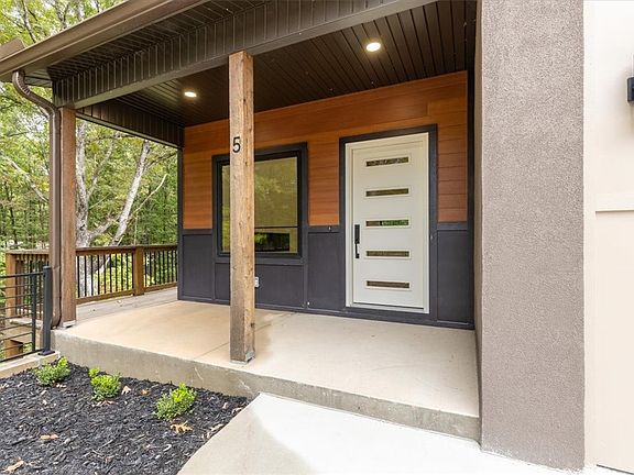5th image of 5 Hart Ln