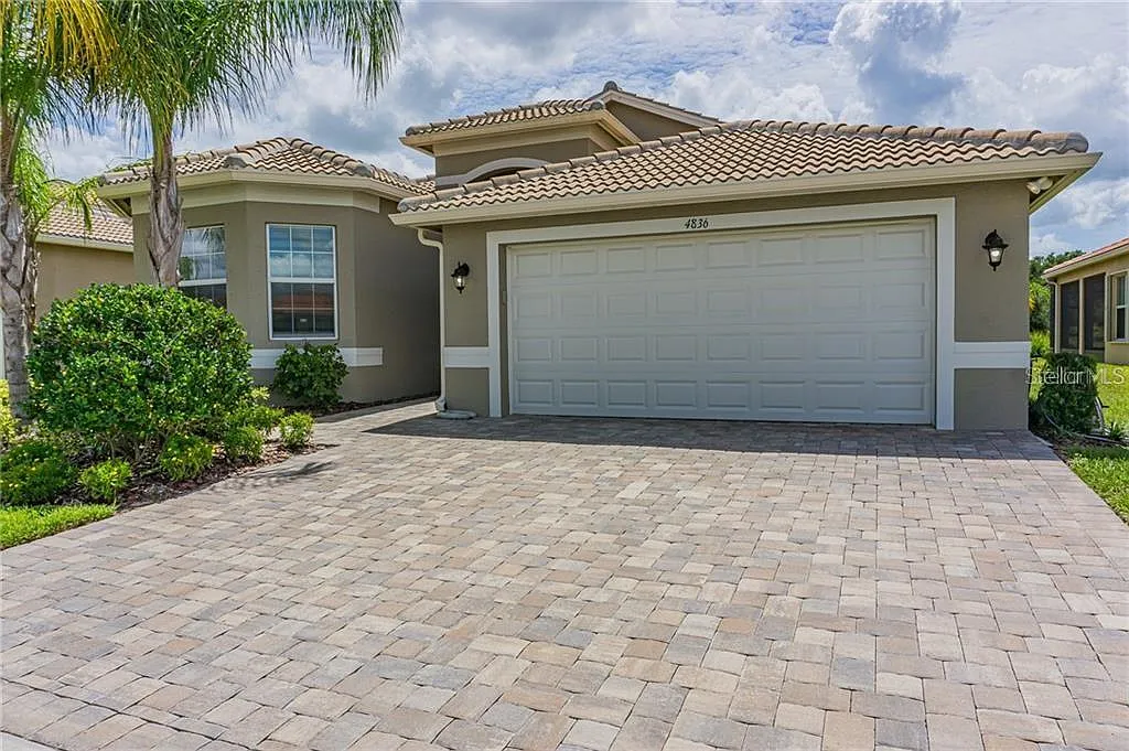 4 bed, 3.0 bath, 2470 sqft, $2,700 — Photo 2