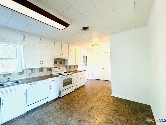 4th image of 506 Oak Hill Dr
