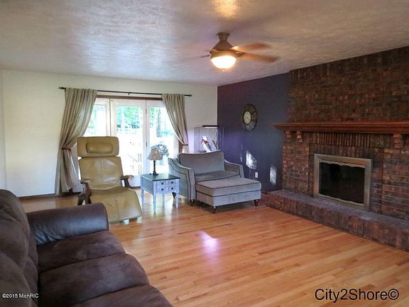 3rd image of 4414 Chateau West Dr