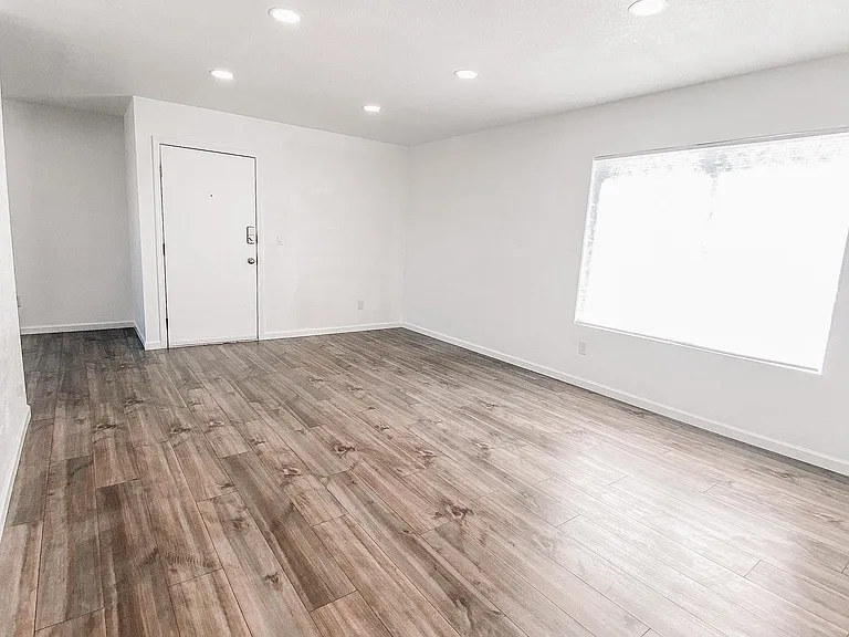 4431 Plaza Vis #D — Photo 4