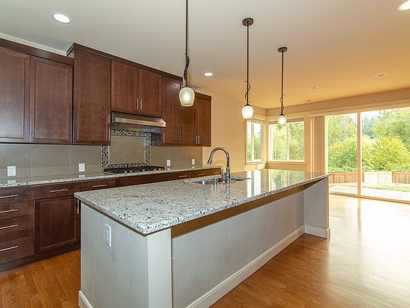 4th image of 20870 SE 18th Pl
