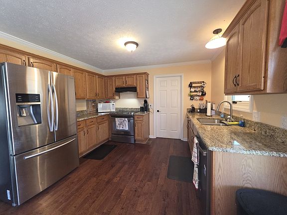 4th image of 302 Cypress Ct