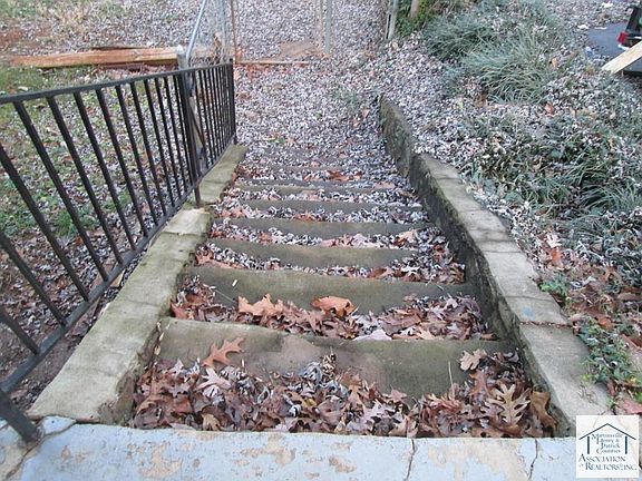 3rd image of 1054 Westover Dr