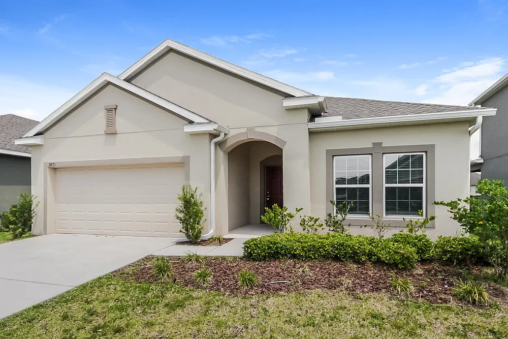 4 bed, 2.0 bath, 1859 sqft, $2,435 — Photo 3