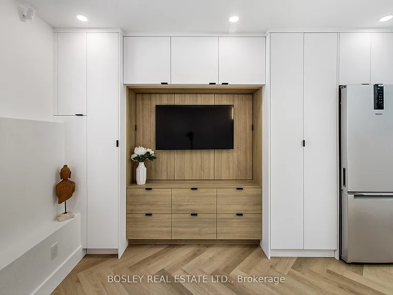 13R Mansfield Ave — Photo 15