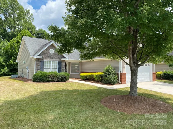 4441 Weatherton Dr, Kernersville, NC 27284