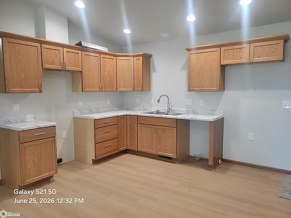 5th image of 207 E Jefferson St