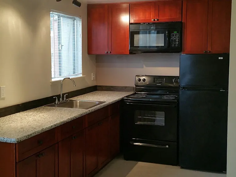 2118 H St — Photo 2