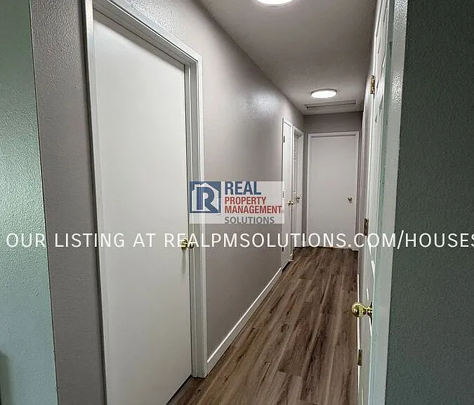 911 W Charles St #A — Photo 35