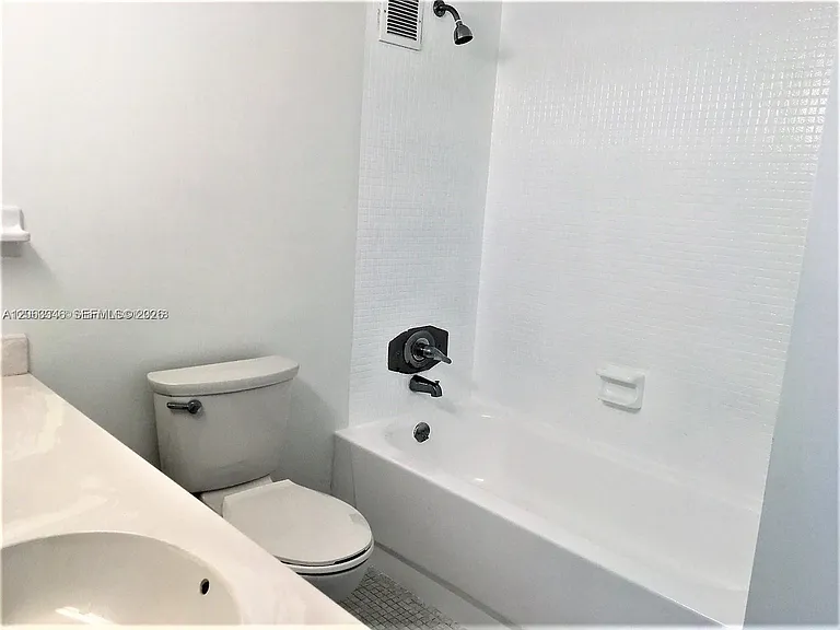 1000 West Ave #515 — Photo 16