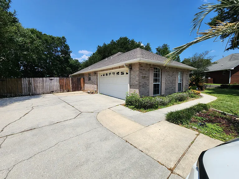 4219 Spindlewick Dr — Photo 2