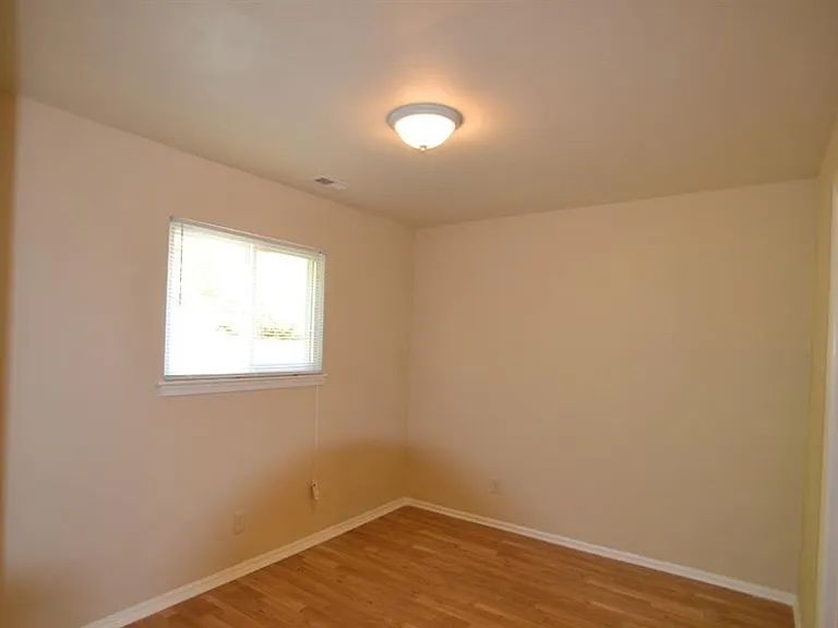 7200 Longstreet Dr — Photo 11