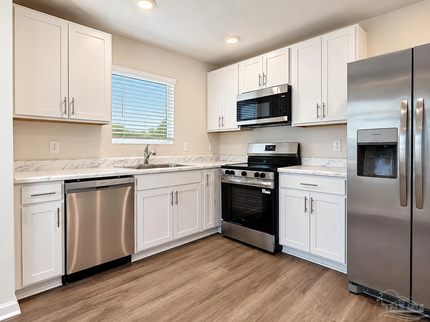 3 bed, 1205 sqft, $1,950 — Photo 3