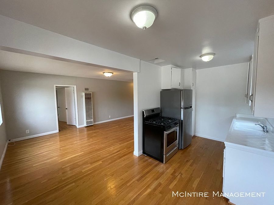 1st image of 3920 Kentucky Dr APT 2