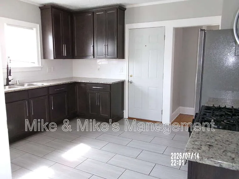6424 W Chambers St — Photo 24