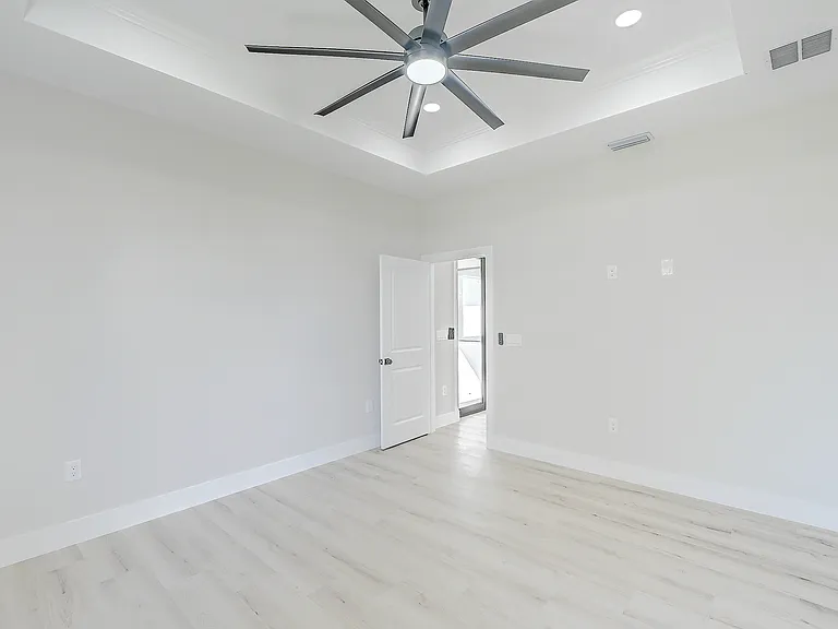 1019 Cedartree Ave — Photo 14