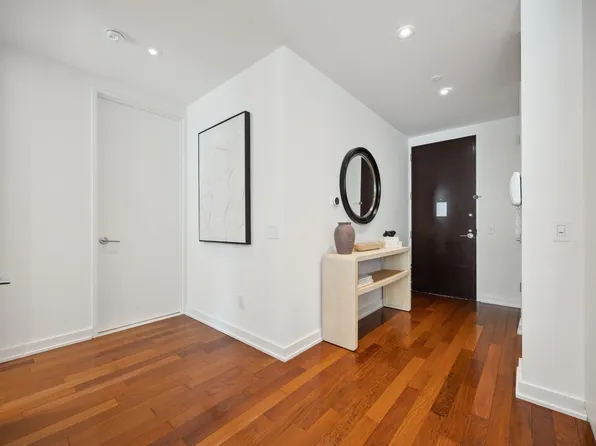 99 Warren Street image 19 of 39