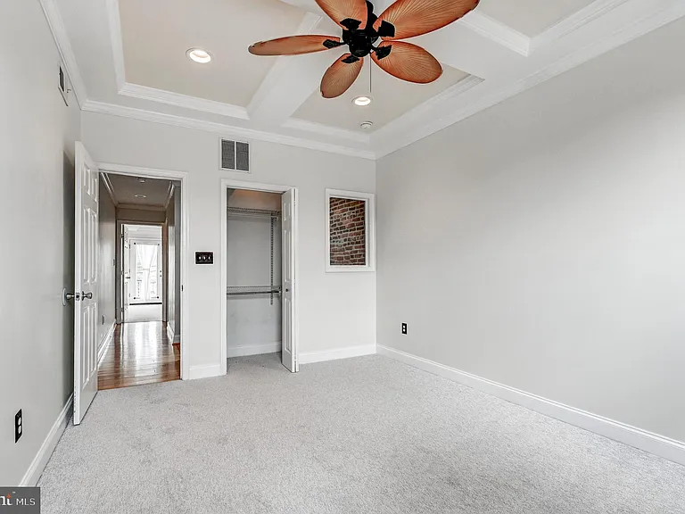 145 N Streeper St — Photo 17