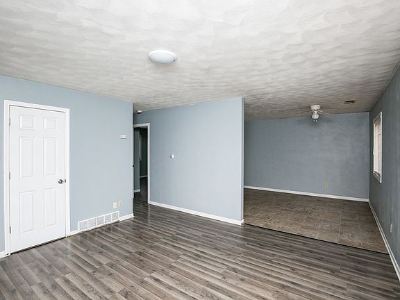 3rd image of 3430 Holiday Ct #4