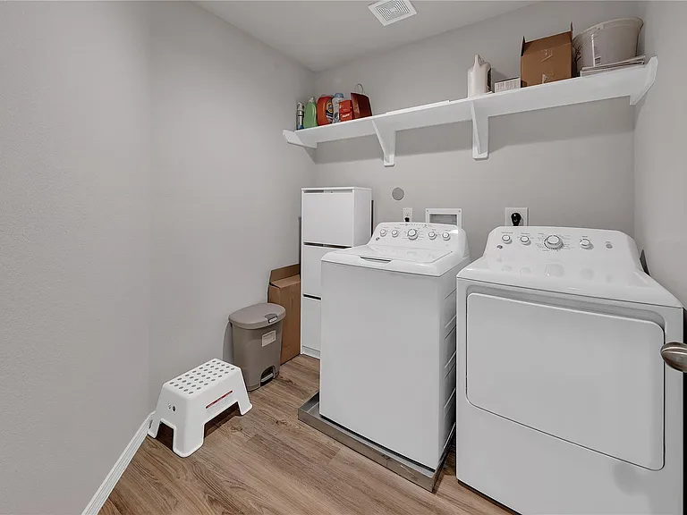 2147 Twisted Cedar Ct — Photo 18