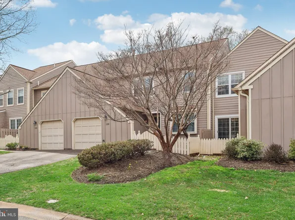 104 Evergreen Ct, Blue Bell, PA 19422