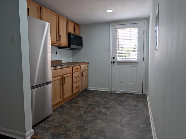 2105 Clarke St — Photo 5