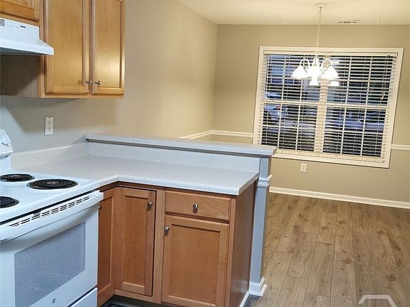 4th image of 240 Birch Valley Dr