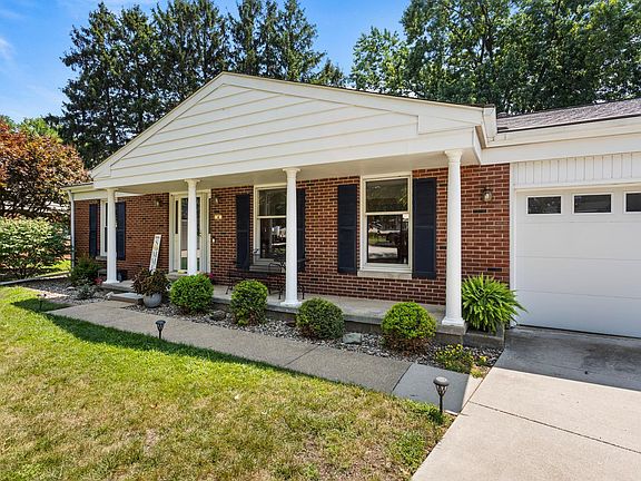 3rd image of 4 Stanford Pl
