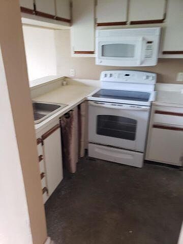 2nd image of 1227 The Pointe Drive #1227
