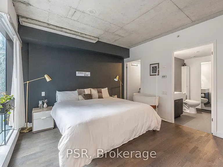 560 King St W #203 — Photo 19