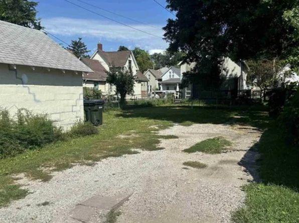 1721 W 8th St, Davenport, IA 52802
