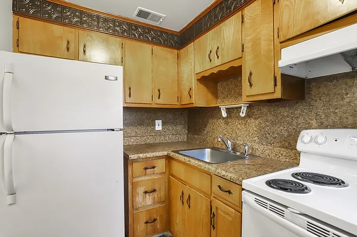 1499 N East St #1 — Photo 4