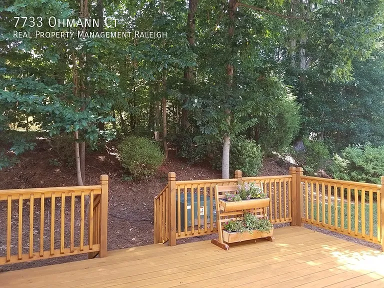 7733 Ohmann Ct — Photo 14