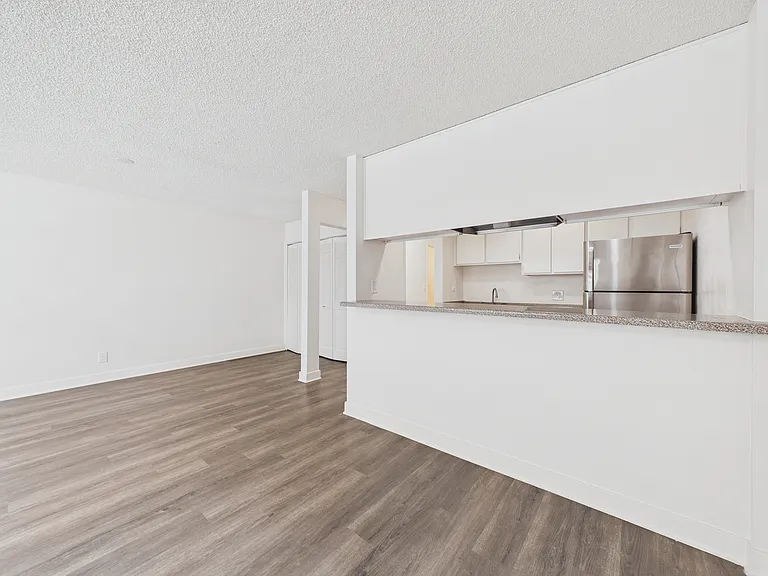 Executive House Apartments — Photo 21