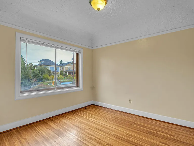 2052 SE Hawthorne Blvd — Photo 21