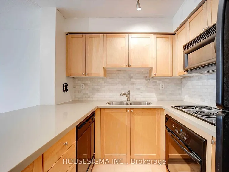 18 Stafford St #508 — Photo 7
