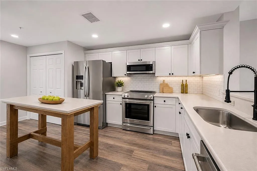 3 bed, 2.0 bath, 1383 sqft, $5,000 — Photo 2