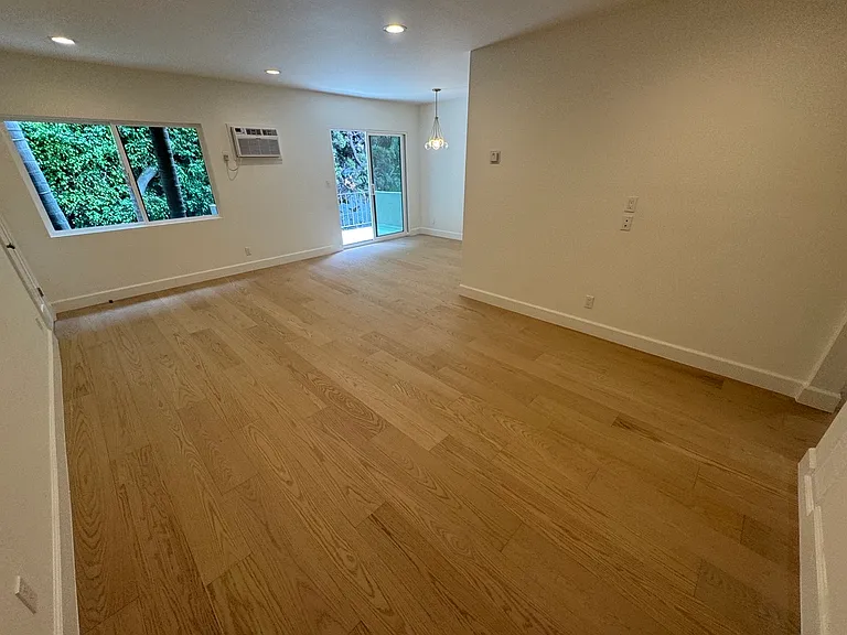 Primrose Ave — Photo 3