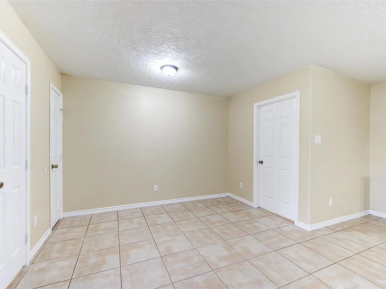 605 Center St #B — Photo 8