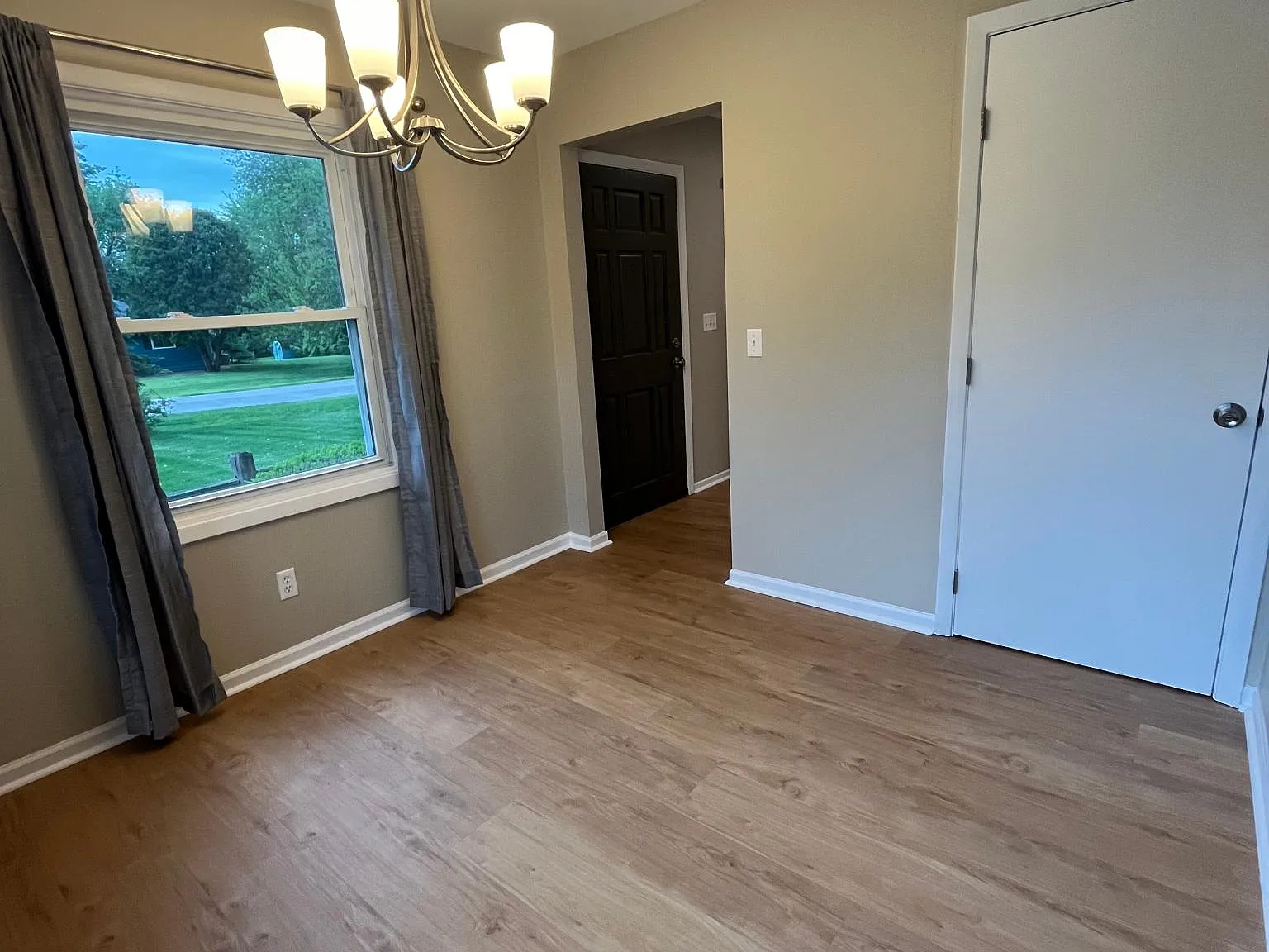 3 bed, 1.5 bath, 1176 sqft, $2,700 — Photo 3