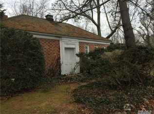 118 Plainview Rd, Woodbury, NY 11797