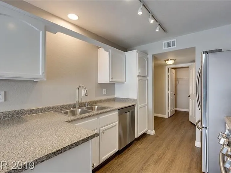 505 Satin Saddle Pl — Photo 13