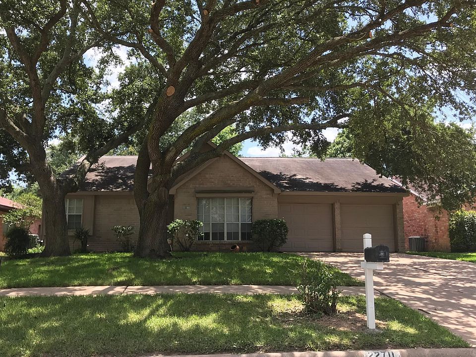 Freshly cut trees and power washed front to welcome you.