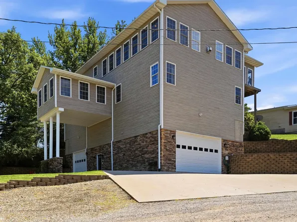 275 Center Point Dr, Montezuma, IA 50171