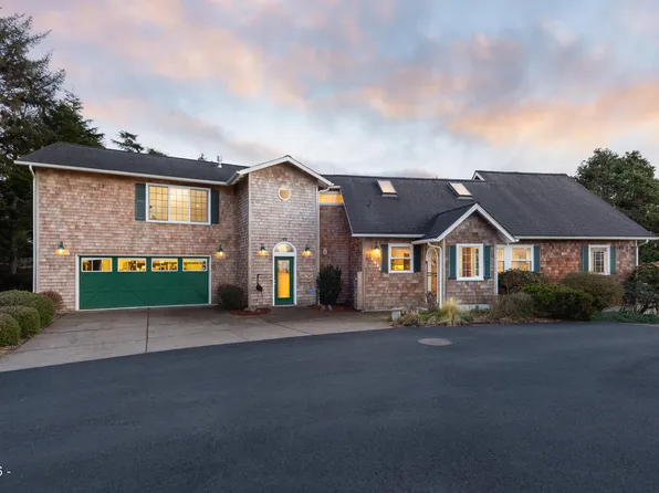 1004 SW 10th Pl, Lincoln City, OR 97367